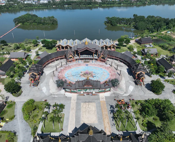 新泼水广场